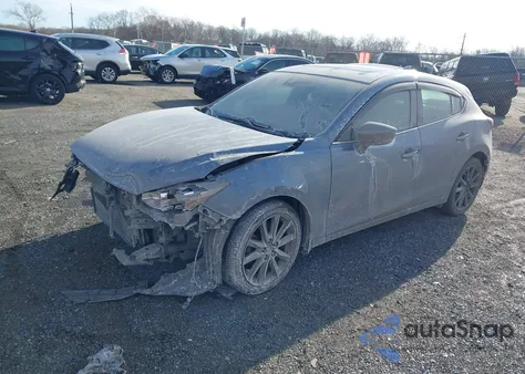 2018 Mazda Mazda3 Touring z USA, uszkodzony, nr VIN 3MZBN1L37JM275401